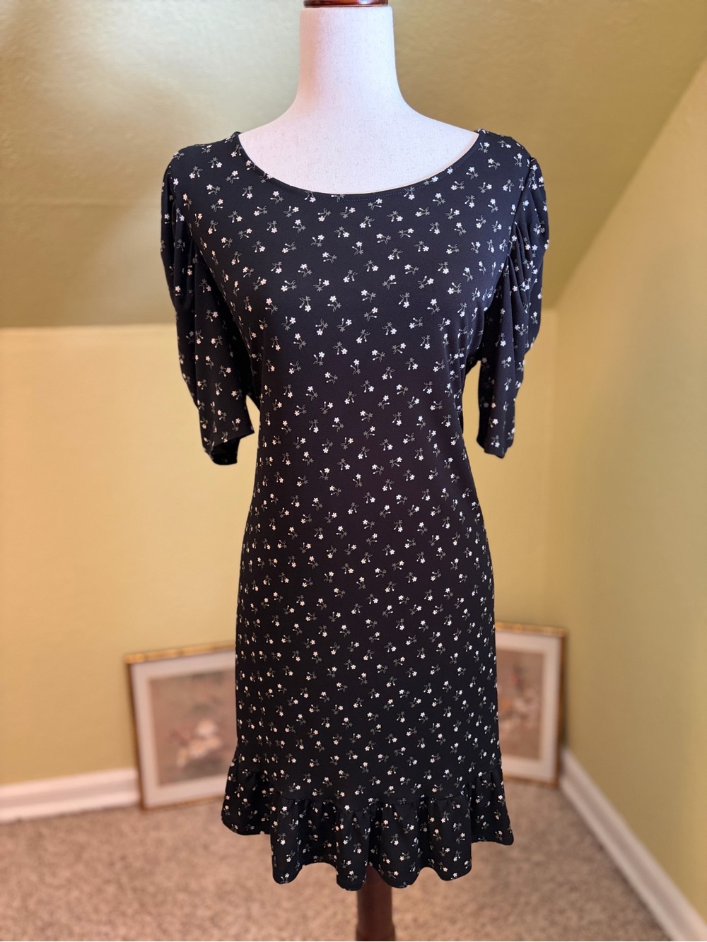 CeCe Daisies Ruched Sleeve Ruffle Hem Shift Dress Black White Whimsigoth Grunge